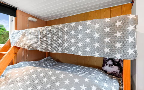Manina - 230M from the Sea: Bois, Linge, Tache De Bois, Dur, Conception, Literie, Chambre, Planche, Cadre De Lit, Lit