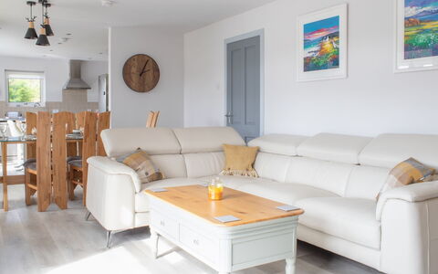 Kylas: Meubles, Design Intérieur, Sol, Bois, Sol, Canapé, Domicile, Table, Salon, Pièce