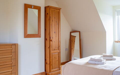 Creagan: Meubles, Design Intérieur, Bois, Sol, Lit, Sol, Chambre, Pièce, Tiroir, Éclairage