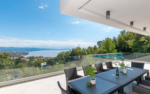 Gabi: Recours, Chaise, Ombre, Balcon, Eco Hôtel, Piscine, Ville Resort, Hôtel, Appartement Penthouse, Villa