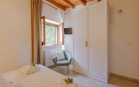 Trullo Quattro Carrini: Bois, Design Intérieur, Sol, Sol, Plafond, Chambre, Pièce, Lit, Domicile, Tache De Bois