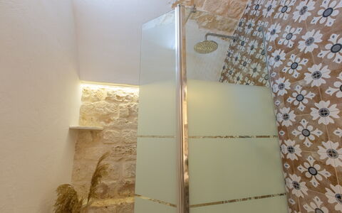 Lamia Del Vespro: Mur, Sol, Sol, Luminaire Plomberie, Design Intérieur, Tuile, Salle De Bains, Plomberie, Plafond, Pièce