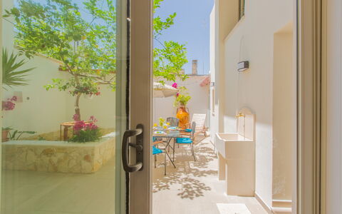 Casa Nonna Netta: Design Intérieur, Sol, Pot De Fleur, Plante D'Appartement, Chaise, Accueil Porte, Mobilier De Jardin, Art Floral