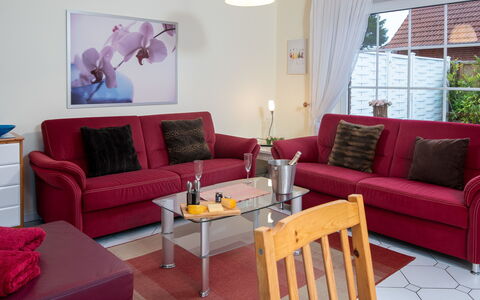 Krebs: Meubles, Design Intérieur, Canapé, Sol, Salon, Sol, Bois, Pièce, Table, Appartement