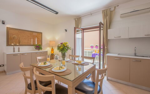La Nuvola Sui Pedali: Meubles, Sol, Design Intérieur, Sol, Table Cuisine Et Salle A Manger, Chaise, Table, Appartement, Salle À Manger, Comptoir