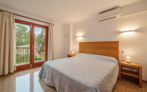 Cas Padrins de Santanyi: Design Intérieur, Sol, Meubles, Sol, Bois, Lit, Plafond, Chambre, Pièce, Éclairage