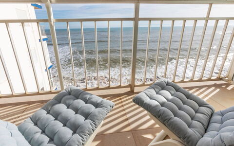 Los Rosales: Bois, Meubles, Mer, Sol, Océan, Mobilier De Jardin, Balcon, Chaise, Côte, Plage