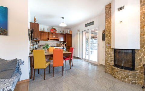 Casa Colleoro: Meubles, Sol, Sol, Design Intérieur, Plafond, Chaise, Table, Pièce, Canapé, Salon