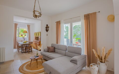 Villa Vera: Meubles, Design Intérieur, Sol, Canapé, Sol, Bois, Salon, Pièce, Table, Domicile