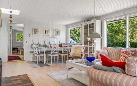 Sven - 250M to the Fjord: Design Intérieur, Bois, Plafond, Meubles, Sol, Sol, Domicile, Porte, Salon, Chaise