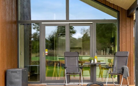 Herwarth - 2.3Km from the Sea: Design Intérieur, Plafond, Appartement, Sol, Meubles, Sol, Pièce, Éclairage, Domicile, Canapé