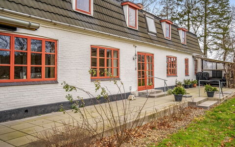 Eva - 9Km to the Fjord: Maison, Toit, Domicile, Chalet, Arbuste, Couverture De Sol, Biens, Ferme, Siding, Batiments Jardin