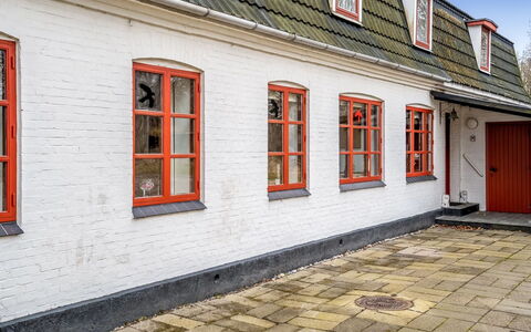 Eva - 9Km to the Fjord: Maison, Toit, Domicile, Chalet, Arbuste, Couverture De Sol, Biens, Ferme, Siding, Batiments Jardin