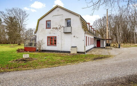 Eva - 9Km to the Fjord: Maison, Toit, Domicile, Chalet, Arbuste, Couverture De Sol, Biens, Ferme, Siding, Batiments Jardin