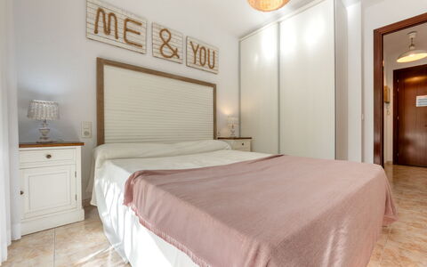 Living Park Mediterraneo: Meubles, Lit, Design Intérieur, Chambre, Sol, Sol, Bois, Literie, Drap De Lit, Pièce