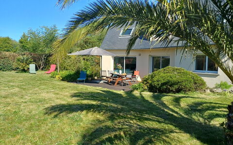 Villa la Clarté: Arbuste, Domicile, Chalet, Jardin, Pelouse, Aménagement Paysager, Arrière-Cour, Biens, Cour, Ombre