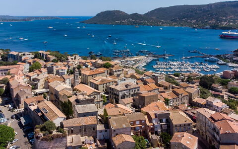 Casa Gialla: L'Eau, Plan D'Eau, Ressources En Eau, Bateau, Côte, Cotiers Et Relief Océaniques, Navire, Marina, Voie Navigable, Mer