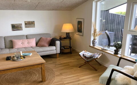 Carlene - 350M from the Sea: Meubles, Sol, Design Intérieur, Sol, Mur, Bois, Canapé, Salon, Parquet, Plafond