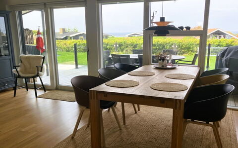 Carlene - 350M from the Sea: Meubles, Sol, Chaise, Design Intérieur, Sol, Salle À Manger, Table, Bois, Table Cuisine Et Salle A Manger, Parquet