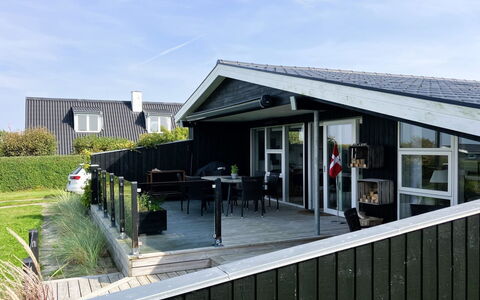 Carlene - 350M from the Sea: Toit, Domicile, Ombre, Mobilier De Jardin, Porche, Plate-Forme, Chaise, Cour, Conception, Passerelle