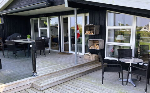 Carlene - 350M from the Sea: Bois, Meubles, Porche, Parquet, Plate-Forme, Dur, Porte, Mobilier De Jardin, Chaise, Ombre