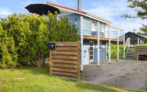 Engelbertine - 30M from the Sea: Maison, Toit, Domicile, Chalet, Arbuste, Couverture De Sol, Biens, Ferme, Siding, Batiments Jardin