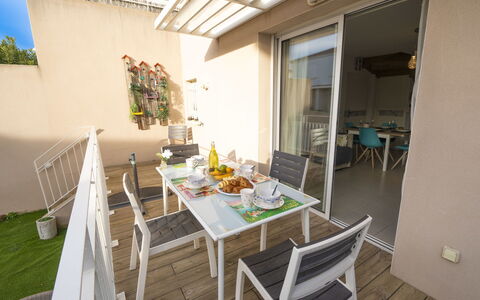 Les Brigantines: Meubles, Design Intérieur, Chaise, Table, Salle À Manger, Table Cuisine Et Salle A Manger, Sol, Sol, Éclairage, Pièce