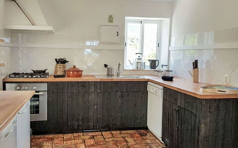 Luz Algarve - Vip Properties: Cuisine, Comptoir, Sol, Bois, Cabinetry, Appareil De Cuisine, Sol, Principaux Appliance, Design Intérieur, Meubles
