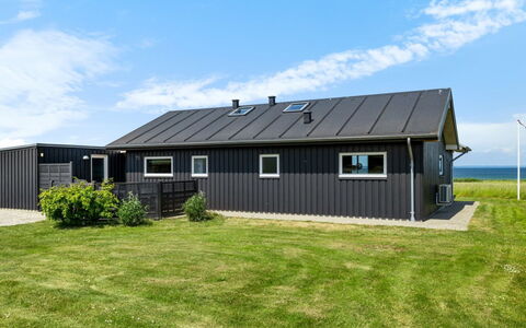 Drusilla - 140M from the Sea: Maison, Toit, Domicile, Chalet, Arbuste, Couverture De Sol, Biens, Ferme, Siding, Batiments Jardin