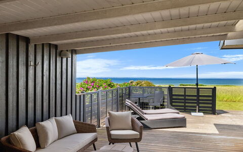 Drusilla - 140M from the Sea: Maison, Toit, Domicile, Chalet, Arbuste, Couverture De Sol, Biens, Ferme, Siding, Batiments Jardin