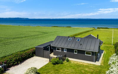 Drusilla - 140M from the Sea