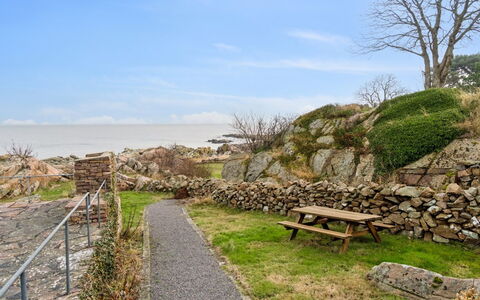 Elsabeth - 50M from the Sea: Biens, Ombre, Allée, Ferme