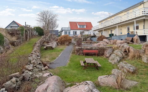 Elsabeth - 50M from the Sea: Biens, Ombre, Allée, Ferme