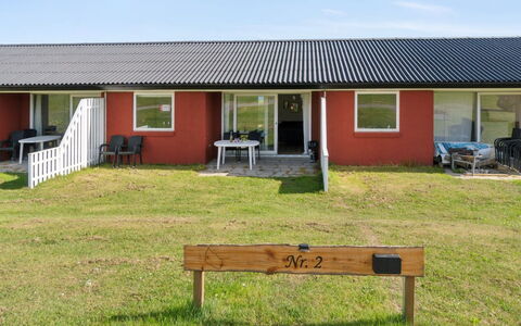 Kate - 300M from the Sea: Maison, Domicile, Toit, Chalet, Biens, Aménagement Paysager, Batiments Jardin, Siding, Ferme