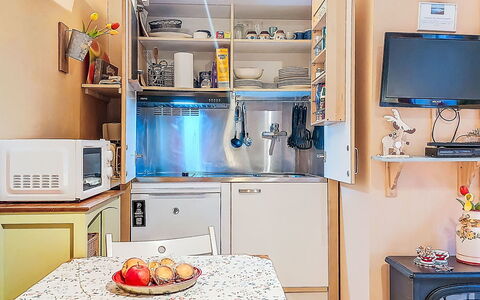 Eagle Nest: Appareil De Cuisine, Cuisine, Principaux Appliance, Bois, Meubles, Design Intérieur, Pièce, Électroménager, Cabinetry, Comptoir