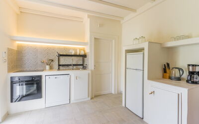 Apulia Namaste House: Design Intérieur, Sol, Comptoir, Cuisine, Sol, Principaux Appliance, Plafond, Cabinetry, Appareil De Cuisine, Pièce