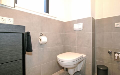 Wibmer: Siège De Toilette, Salle De Bains, Toilette, Mur, Sol, Luminaire Plomberie, Sol, Design Intérieur, Plomberie, Évier