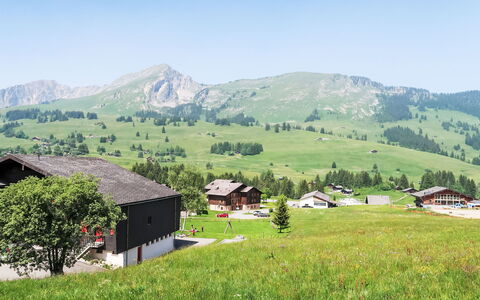 Les Bluets: Ciel, Herbe, Montagnes Relief, Montagne, Prairie, Colline, Maison, Montagnes, Chaîne De Montagnes, Paysage