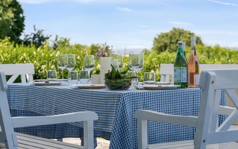 Devis - 75M from the Sea: Blanc, Nombre