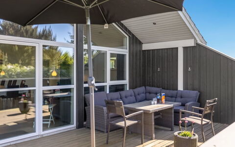 Delko - 650M from the Sea: Maison, Toit, Domicile, Chalet, Biens, Ferme, Villa, Porche, Siding