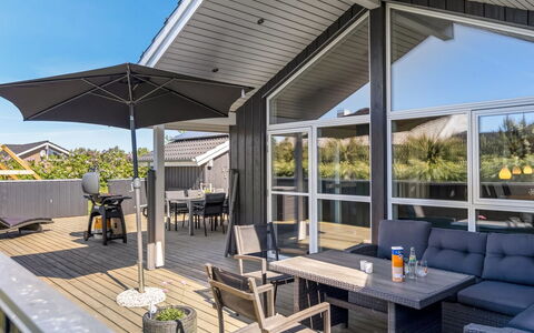 Delko - 650M from the Sea: Maison, Toit, Domicile, Chalet, Biens, Ferme, Villa, Porche, Siding