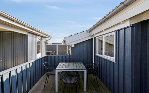 Annegret - 200M from the Sea: Biens, Ombre, Allée, Ferme