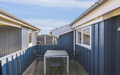 Annegret - 200M from the Sea: Biens, Ombre, Allée, Ferme