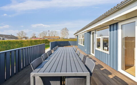 Annegret - 200M from the Sea: Biens, Ombre, Allée, Ferme