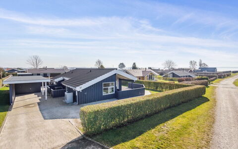 Annegret - 200M from the Sea: Meubles, Table, Mobilier De Jardin, Tableau De Plein Air, Chaise, Tache De Bois, Ombre, Arrière-Cour, Chalet, Table Cuisine Et Salle A Manger