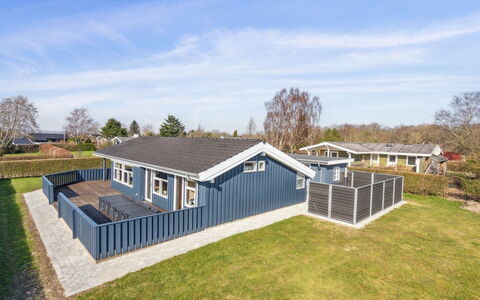 Annegret - 200M from the Sea: Meubles, Table, Mobilier De Jardin, Tableau De Plein Air, Chaise, Tache De Bois, Ombre, Arrière-Cour, Chalet, Table Cuisine Et Salle A Manger