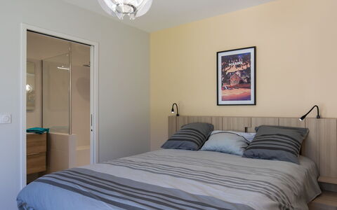 Keryanne: Lit, Meubles, Design Intérieur, Chambre, Literie, Drap De Lit, Mur, Sol, Sol, Bois