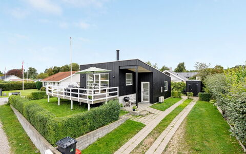 Maleen - 100M from the Sea