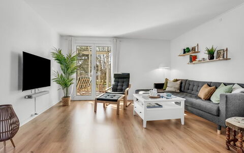 Hane - 750M from the Sea: Herbe, Arbuste, Maison, Jardin, Domicile, Chalet, Lot Terre, Pelouse, Couverture De Sol