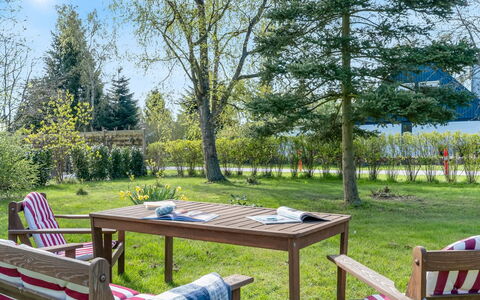 Hane - 750M from the Sea: Bois, Toit, Domicile, Maison, Architecture, Siding, Lot Terre, Chalet, Cabanon, Batiments Jardin